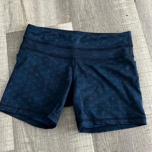 Lululemon Biker Shorts/ BUNDLE WITH MATCHING BRA